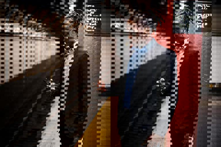 Mobile Phone Thefts Surge Across Commuter Transit Lines